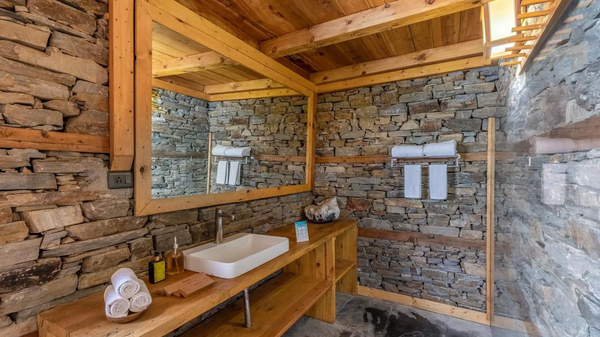 Elivaas 4 Bhk With Garden & Sauna - Skylounge Shimla