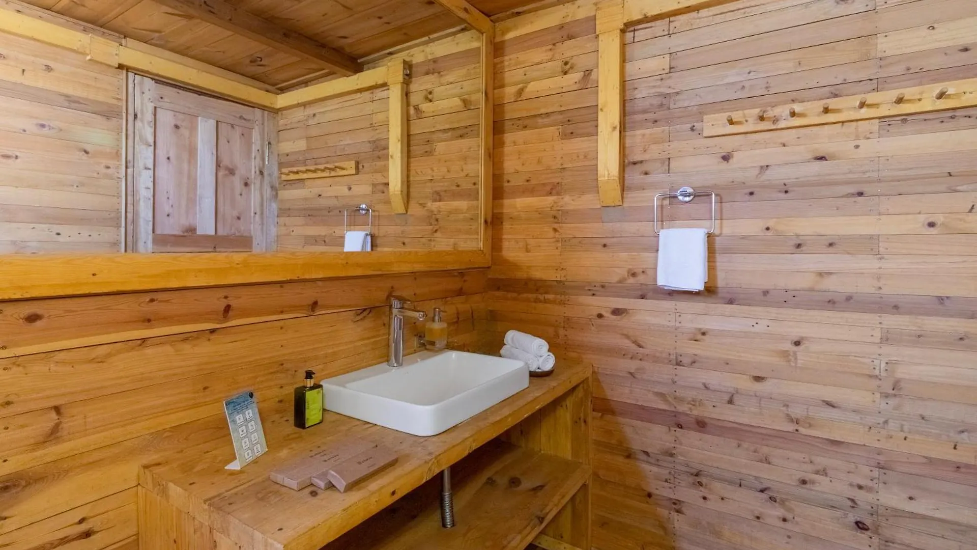 Elivaas 4 Bhk With Garden & Sauna - Skylounge Shimla Villa